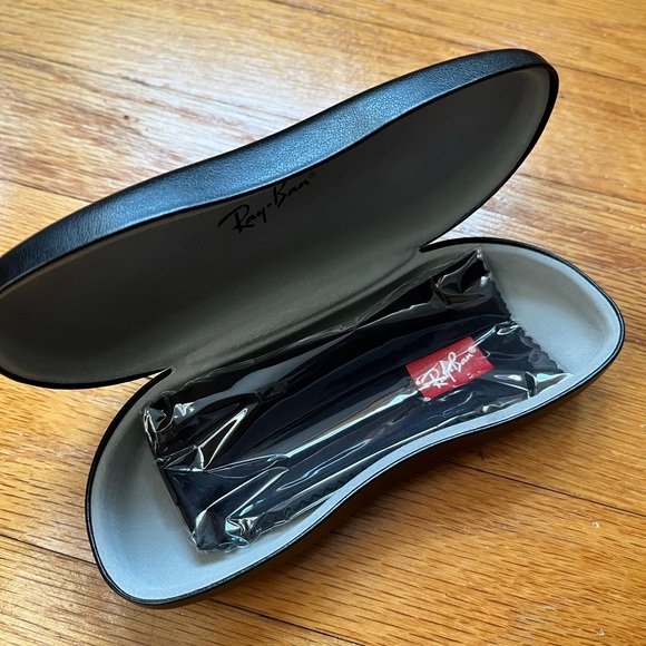Rayban Glasses Case - Picture 2 of 2